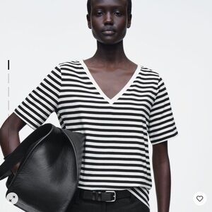 COS 24/7 regular v neck shirt boxy v neck t-shirt in size medium